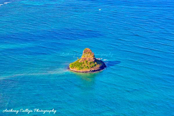 Aerial photo of Mokoli’i island also known as Chinamans Hat Island, Kaneohe Bay, Oahu Hawaii 