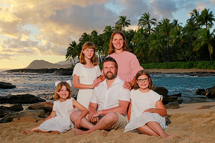 Photographer near KoOlina - Sunset family photo session at Secret Beach, Oahu Hawaii