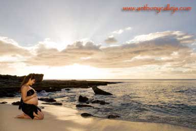 Oahu Beach Maternity Portrait