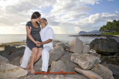 Oahu Engagement Portraits